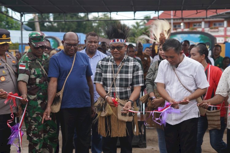 Pj Bupati Mappi Resmikan Pasar Kuliner Mama Papua Mappi Rmolpapua Id